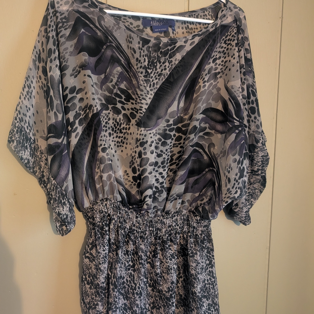 Cyrus Gray and Black Patterned Top
